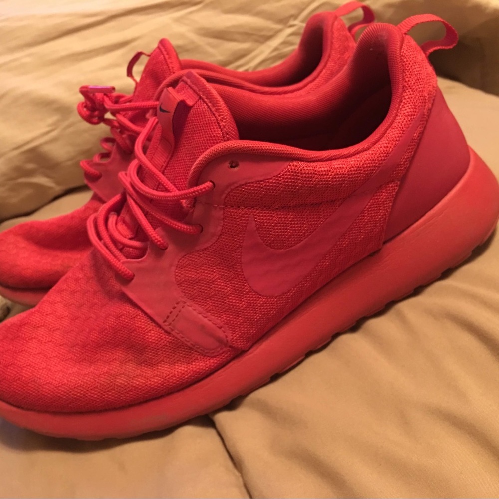 Nike Roshe - Women’s size 9/Men’s Size 7.5
